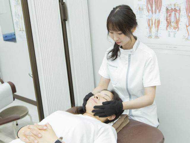 【美容鍼】朝のむくみが気になり受診。美容鍼でスッキリしたフェイスラインへ